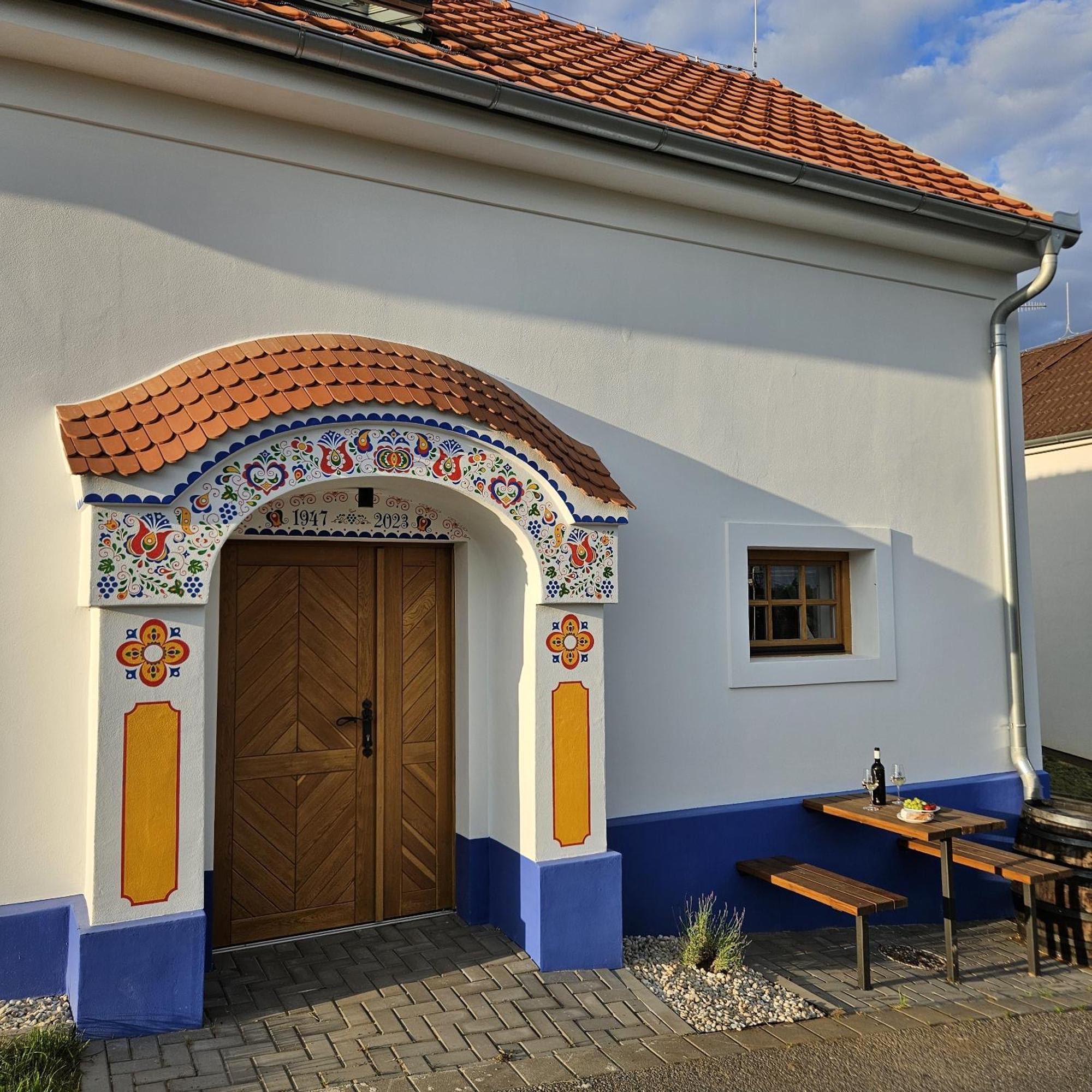 Pod Vinohradem - Apartmany & Vinne Sklepy Mutěnice Exterior foto