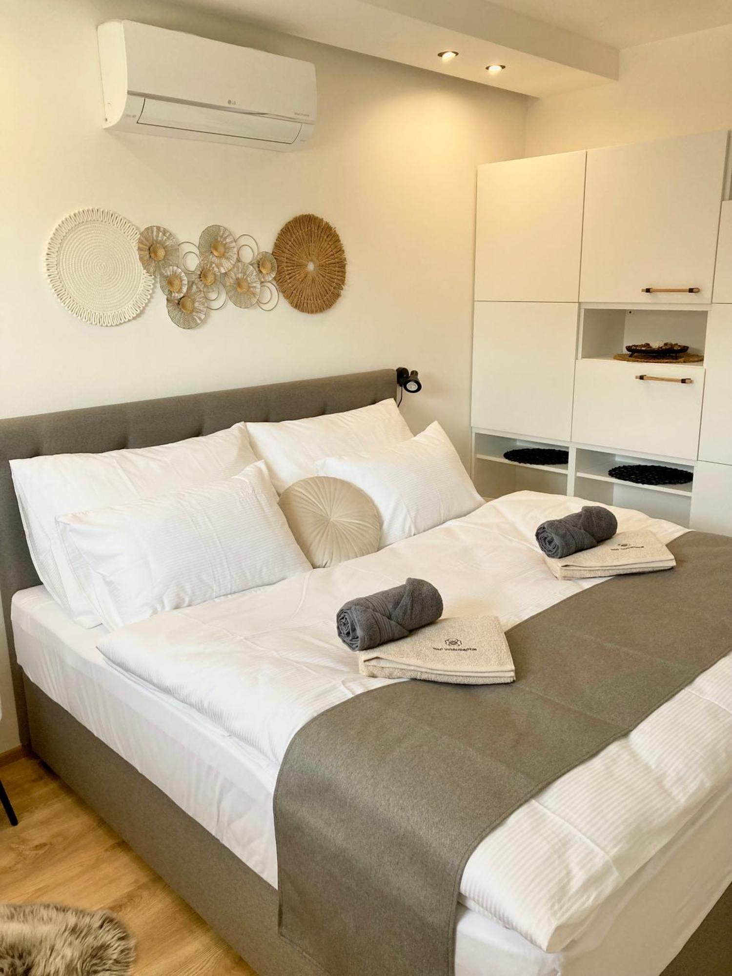 Pod Vinohradem - Apartmany & Vinne Sklepy Mutěnice Exterior foto